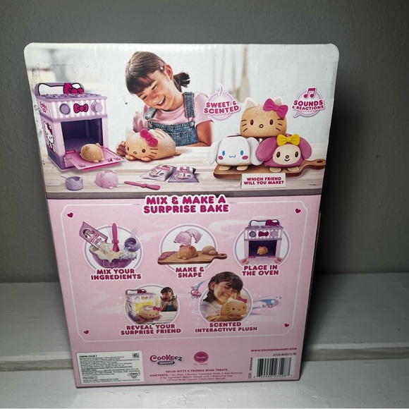 Cookeez Makery Hello Kitty Friends Oven Playset - Picture 6 of 7